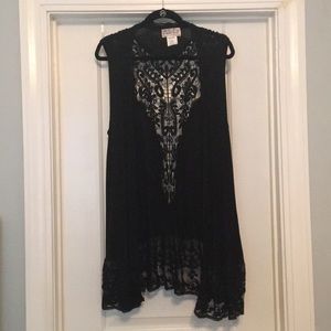 Lace detail sleeveless vest